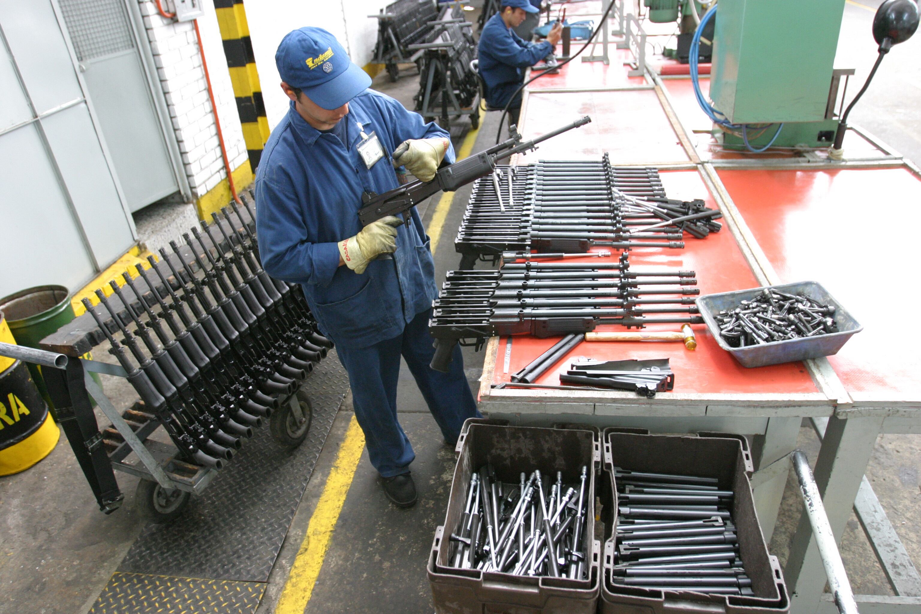 Mindefensa aseguró que no hay proveedor por el momento para reemplazar a Israel que entrega partes para el fusil Galil que ensambla Indumil.