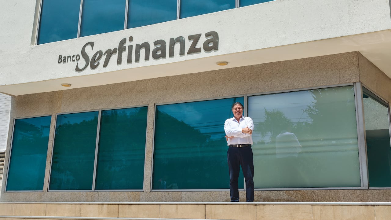 El modelo combina capacidades tecnológicas y experiencia bancaria.