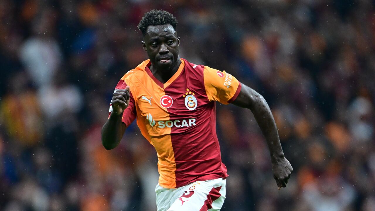 Dávinson Sánchez con Galatasaray ante Juventus en Champions.
