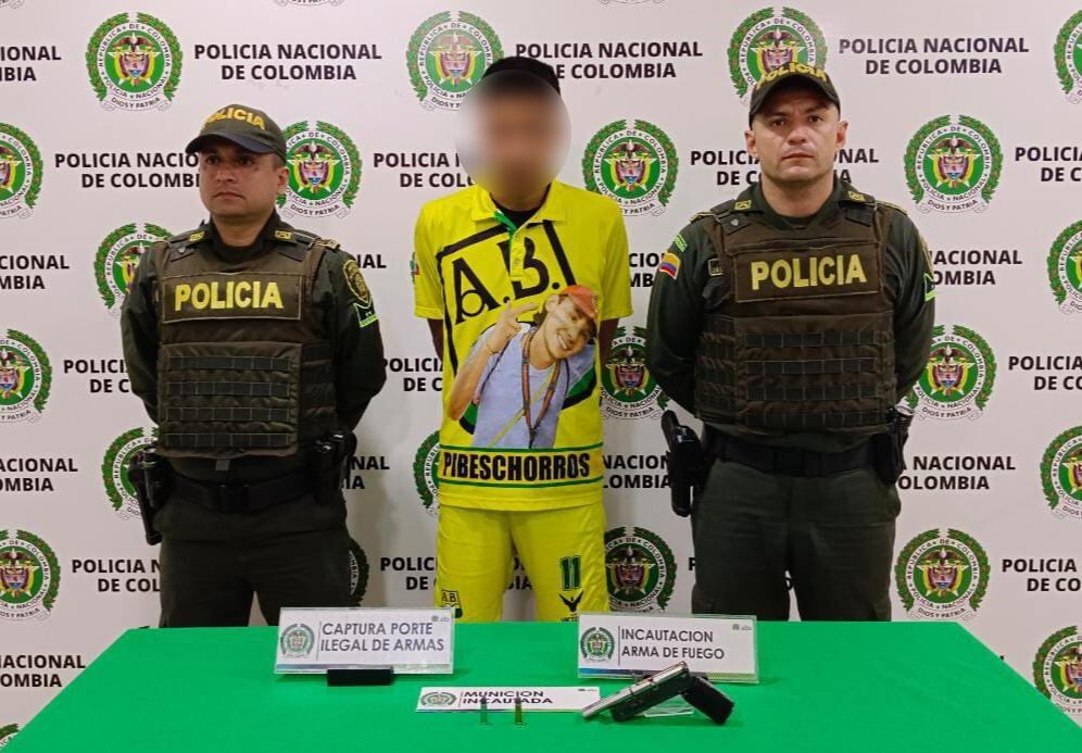 En el operativo le fue hallada un arma de fuego.
