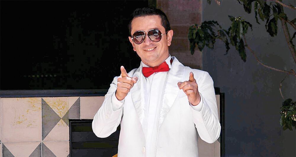  “Si usted sufre de párkinson, solo párese ahí y cuente su historia. Aprenda a burlarse de usted mismo. Eso lo hará diferente del resto, único”.