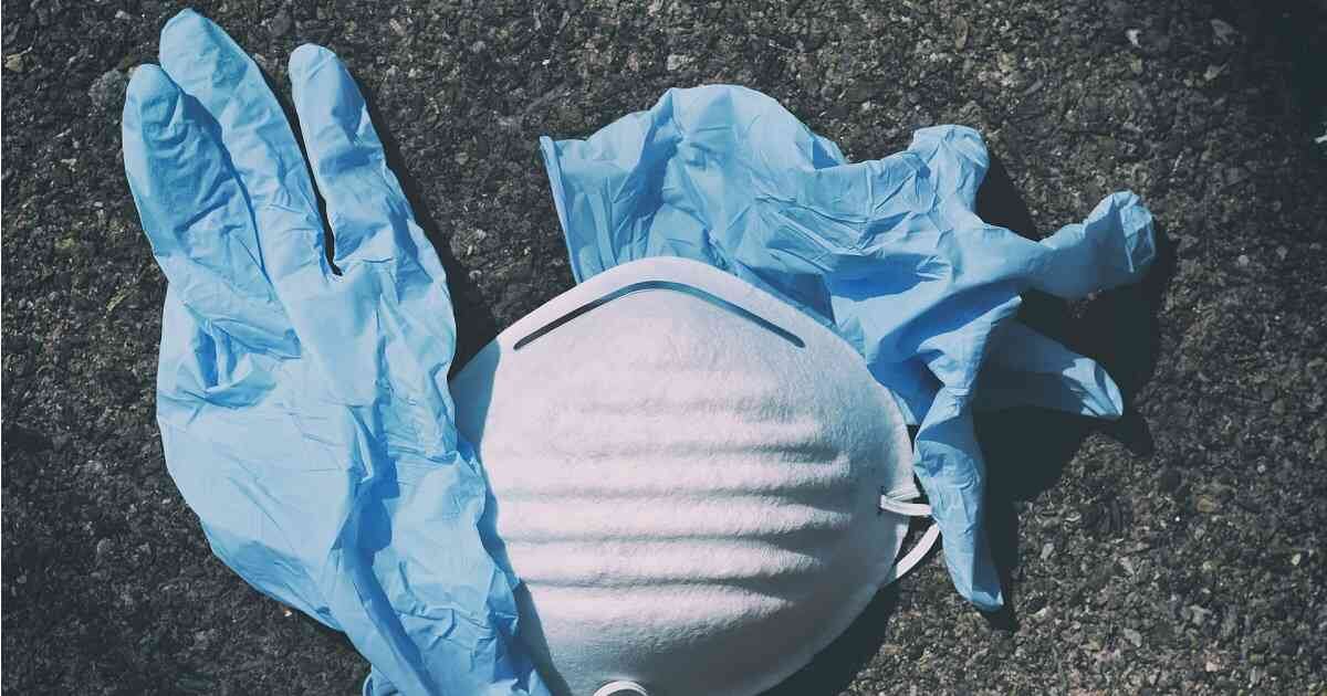 Los guantes y tapabocas están incrementando la cantidad de plástico que termina afectando los ecosistemas y el medio ambiente. Foto: Pixabay