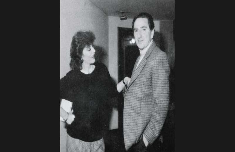  Rogelio Salmona fue uno de sus compañeros del alma y sus gestos de generosidad llevan a Zea a las lágrimas. El arquitecto diseñó el edificio, cambió los diseños cuantas veces fue necesario y jamás cobró un centavo.