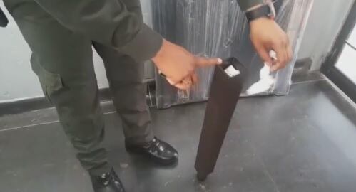 Los frascos de ketamina estaban dentro de las patas de la mesa.