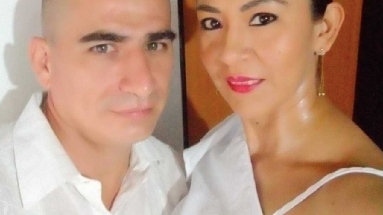 Sargento primero del Ejército en retiro Mauricio Javier Romero, con su esposa Giovanna Arelis Romero.