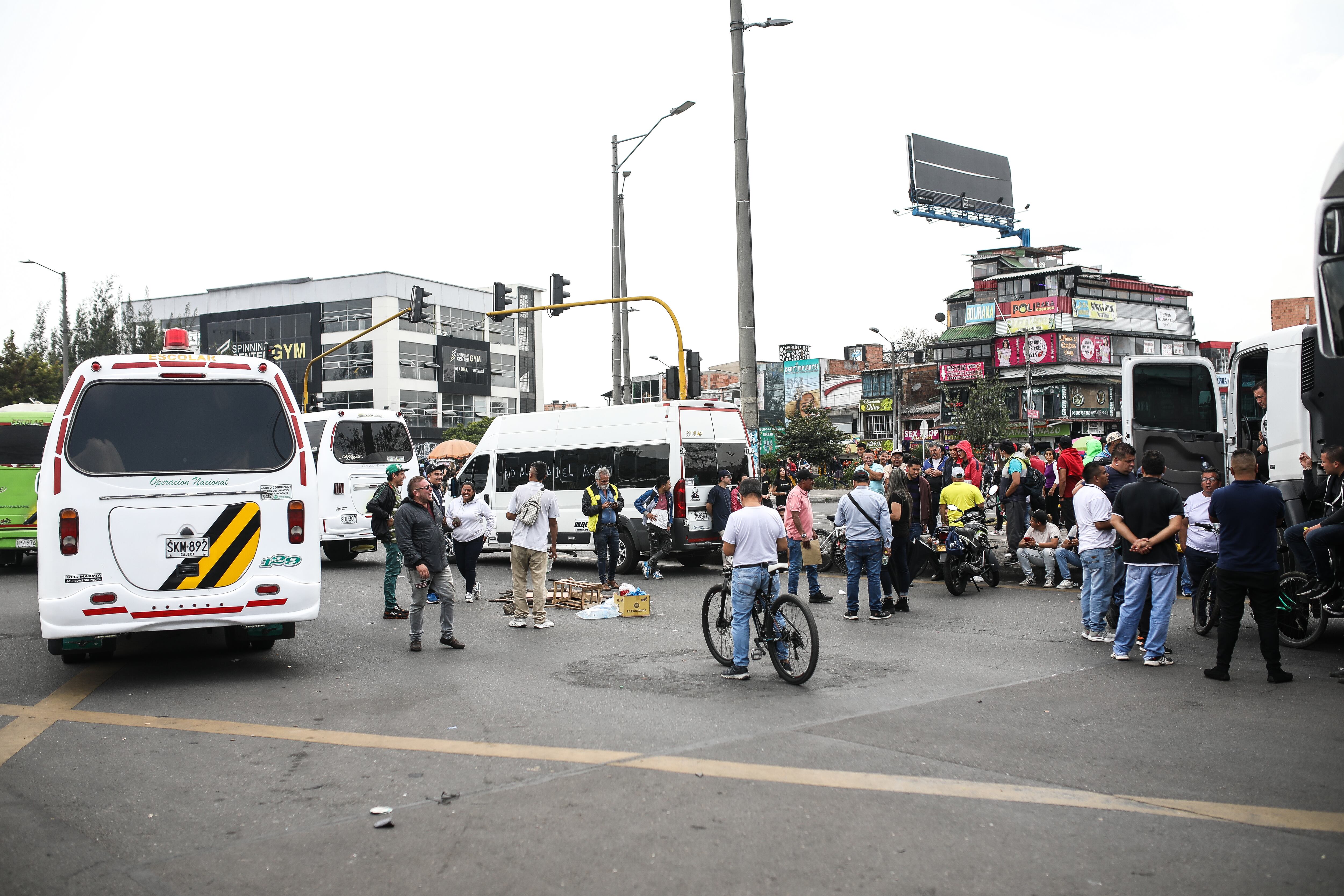 Paro de transportes y camiones en Suba