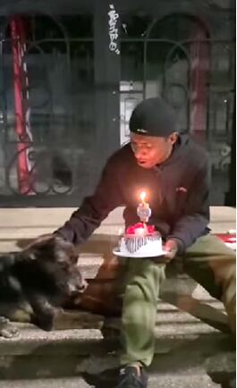 Choco celebra el cumpleaños de su mascota cada 8 de enero.