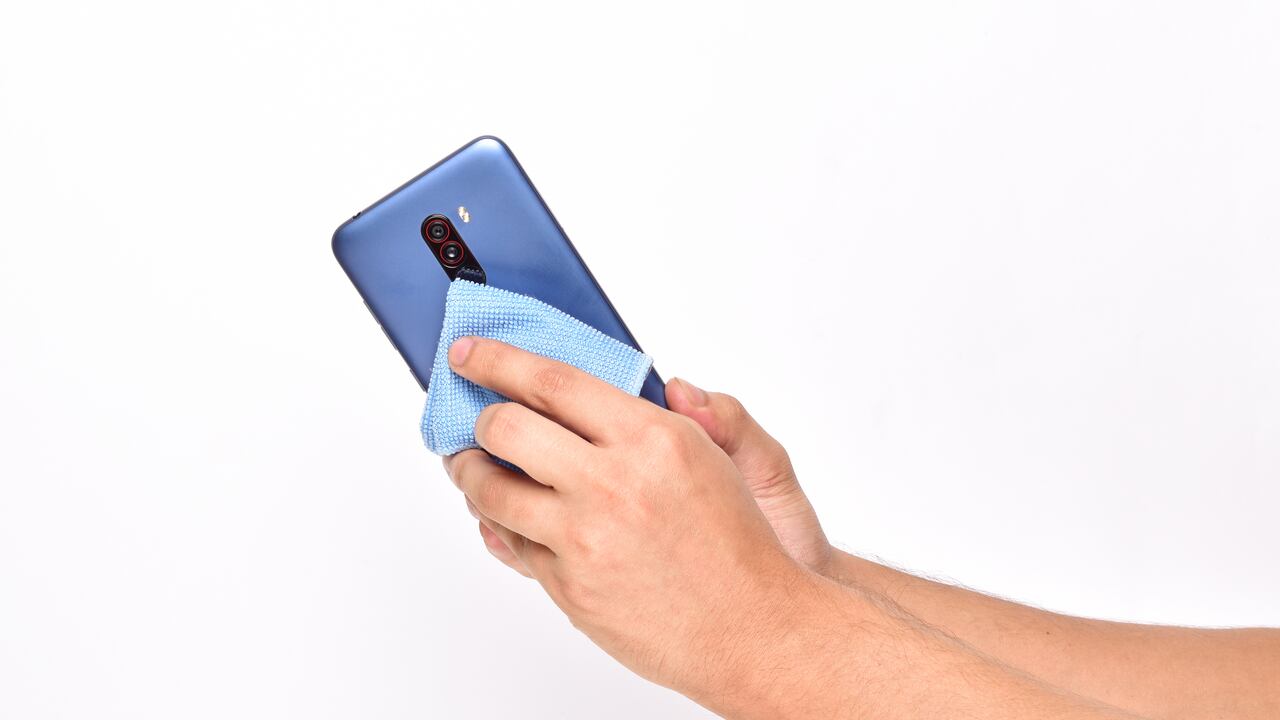 Con el tiempo, la cámara del celular acumula polvo.