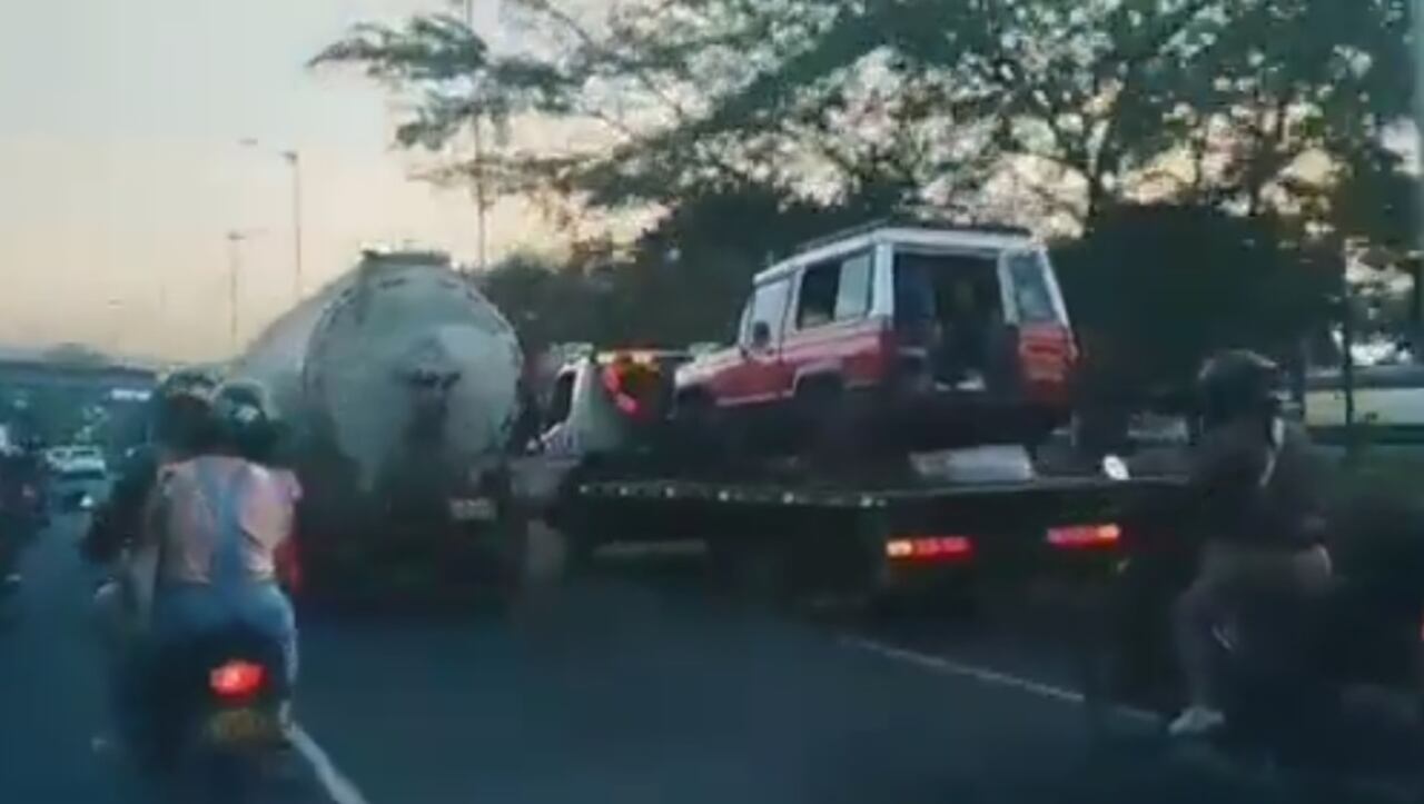 La maniobra puso en riesgo la vida de los pasajeros de la 'guala'.