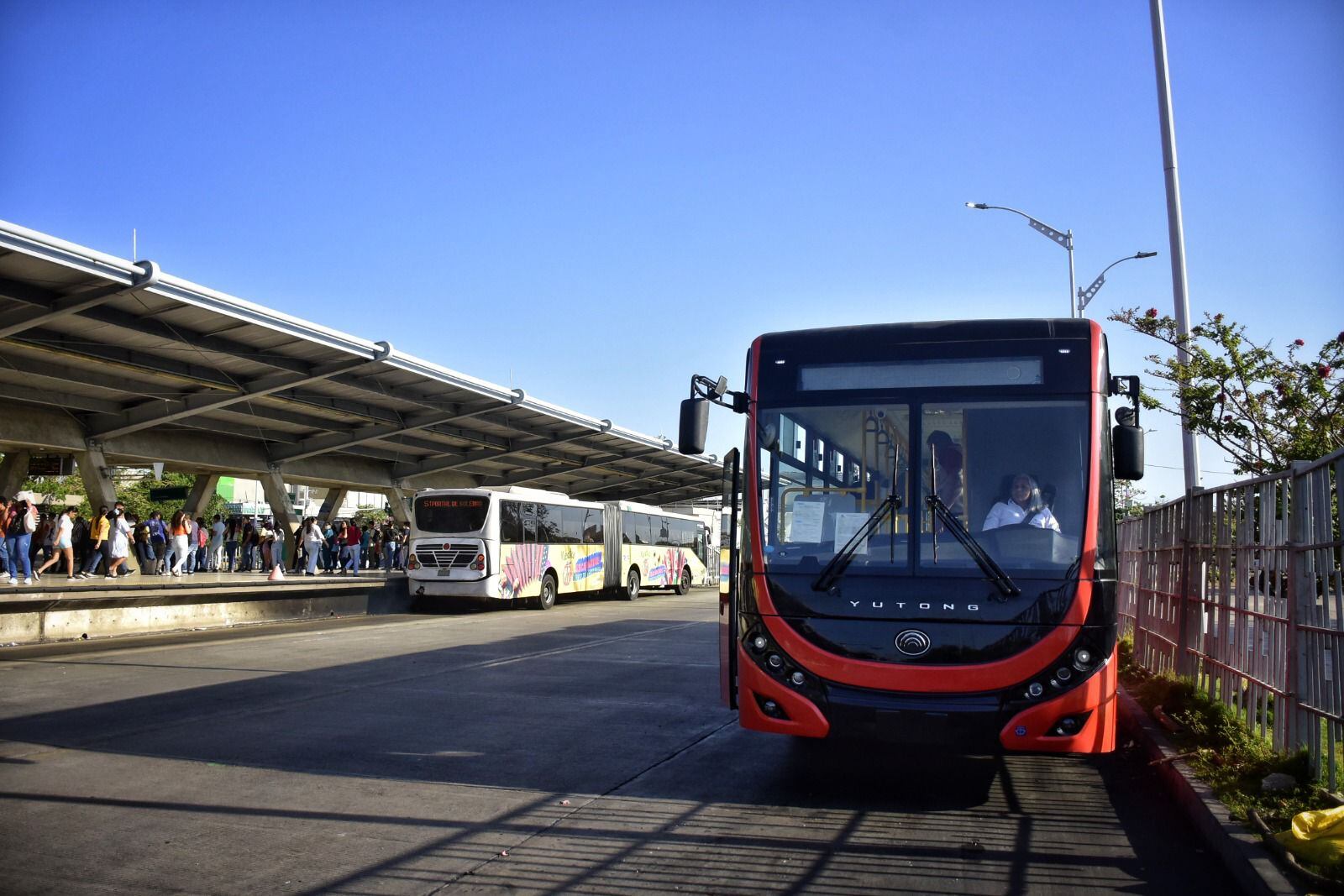 Transmetro y Distrito conocieron propuesta de bus eléctrico