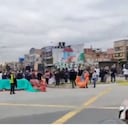 Manifestantes bloquean la vía en el sector de la avenida Ciudad de Cali con calle 40B Sur, en el suroccidente de Bogotá, afectando la movilidad y la operación de TransMilenio.