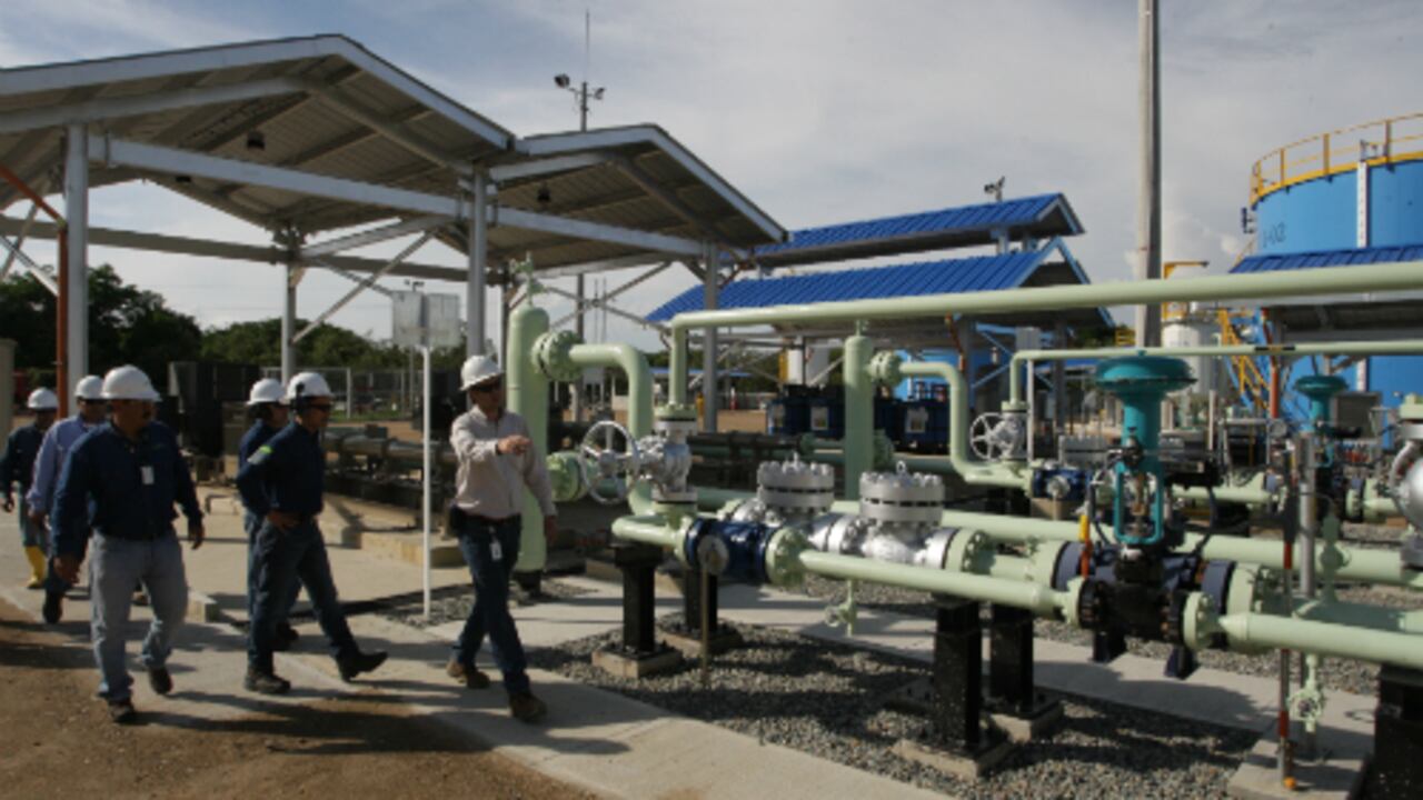La planta se localiza en el campo Dina Terciarios y tiene una capacidad nominal de inyección de 20 mil barriles de agua por día.