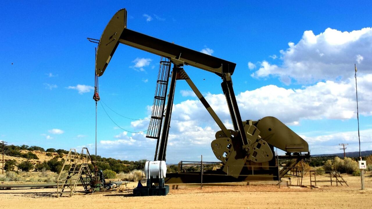 Mientras se mantenga el precio del crudo por debajo de los 40 dólares, la situación se las reservas colombianas podría ser crítica.