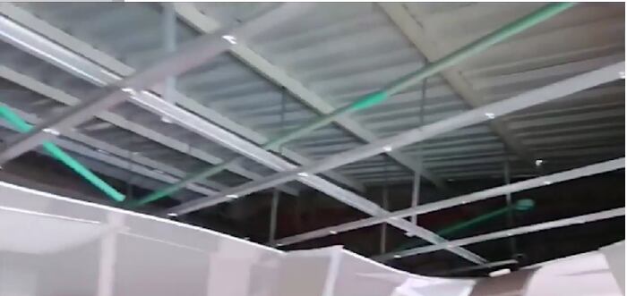 Los delincuentes se robaron todo el cableado de la edificación.