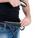 Las perlas en el pene de un hombre.