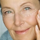 Las arrugas y las línea de expresión son signos de la edad.