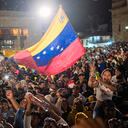 Plaza de Bolívar, ciudadanos venezolanos celebran la eventual victoria de la Edmundo González en Venezuela