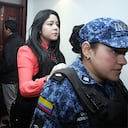 Jessy Quintero, acusada de encubrimiento y falso testimonio, y Laura Moreno (atrás), acusada de homicidio, fueron absueltas por la Juez 11 de Conocimiento de Bogotá.