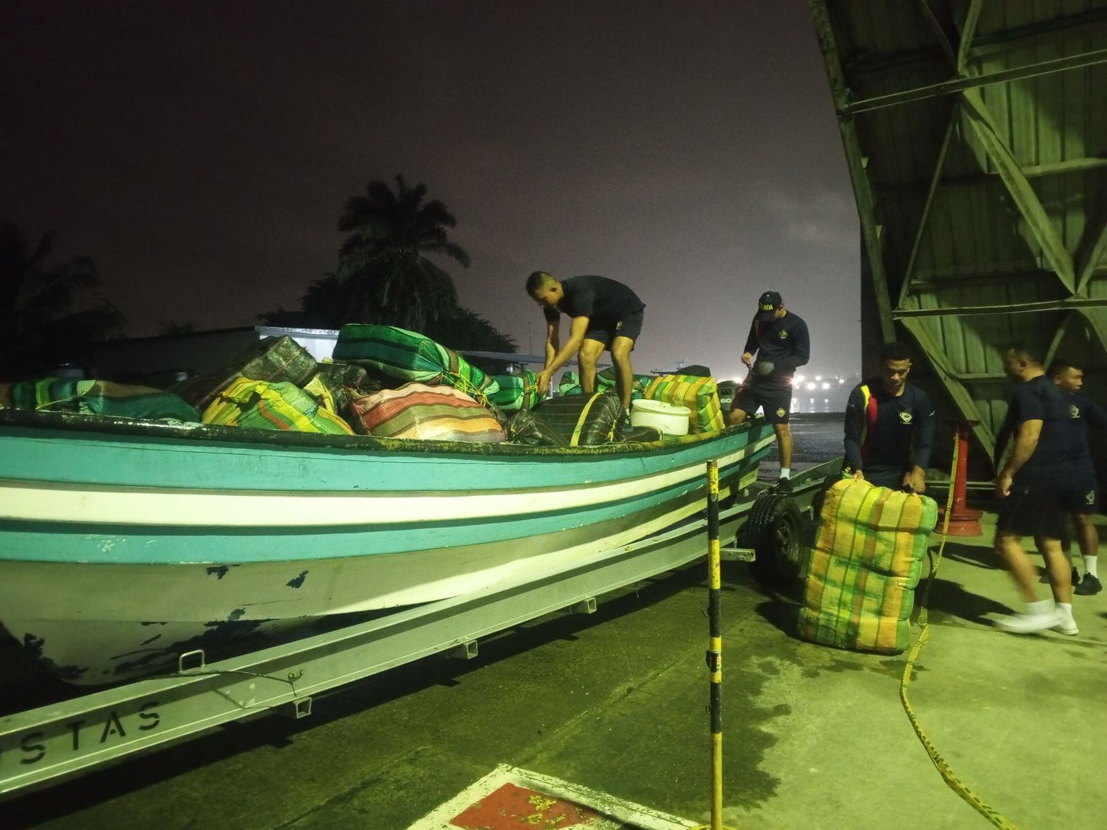 La Armada de Colombia incautó en aguas del Pacífico 1.543 kilos de estupefacientes.