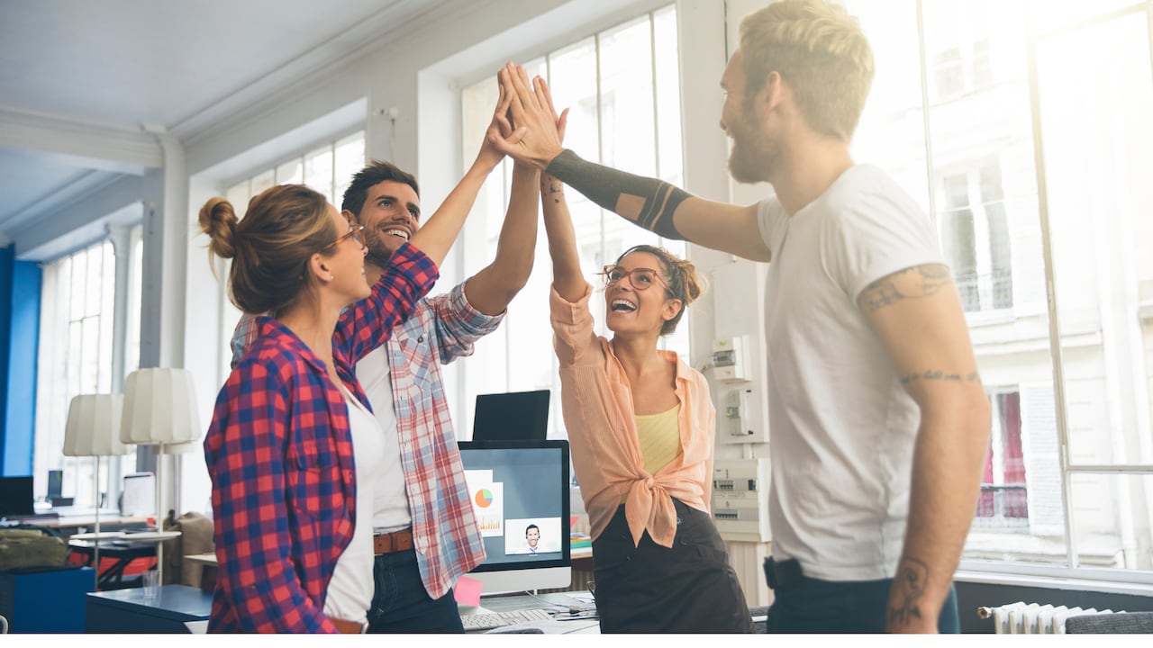 Una combinación de factores puede ayudar a una persona a alcanzar la felicidad en su trabajo.