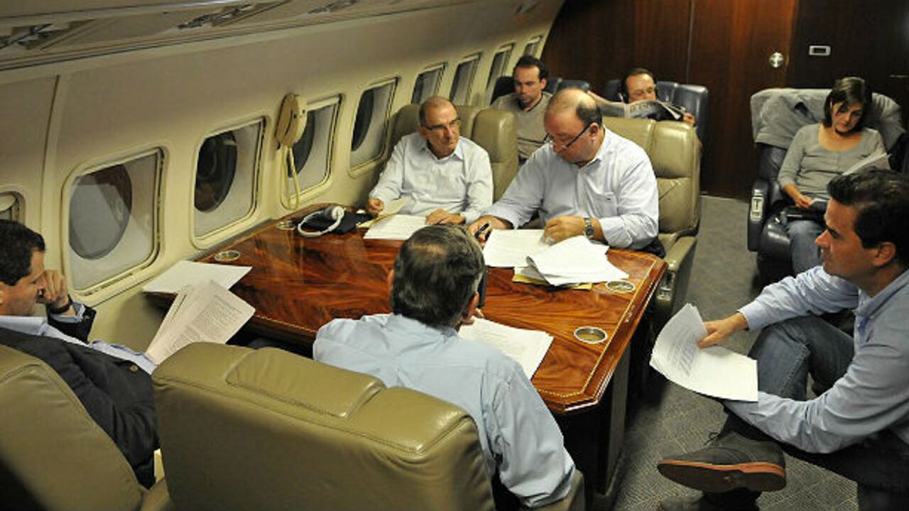 El equipo negociador del Gobierno analiza los resultados. Se reunirán con las FARC el 2 de abril.