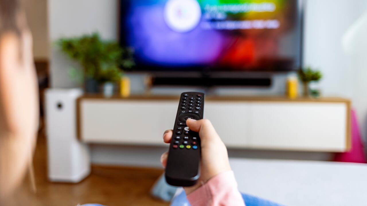 Un televisor con acceso a internet facilita el acceso a una variedad de funciones.