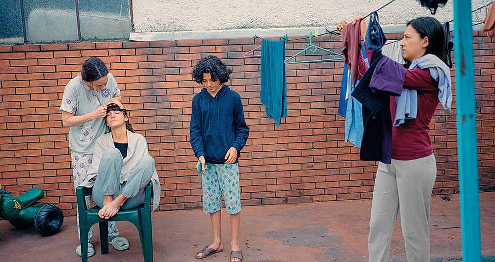 El hogar debe tener ingresos inferiores a cuatro salarios mínimos legales mensuales vigentes (SMLMV)