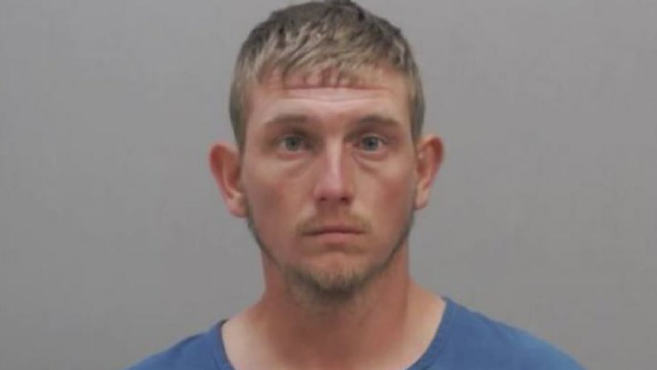 Esta foto sin fecha publicada por la oficina del alguacil del condado de Clermont muestra a Chad Doerman. Doerman, quien está acusado de disparar fatalmente a sus tres hijos pequeños el jueves 15 de junio de 2023 en Monroe Township, Ohio, admitió haber planeado los asesinatos y los alineó antes de ejecutarlos con un rifle, dijeron los fiscales el viernes. (Oficina del Sheriff del Condado de Clermont vía AP)