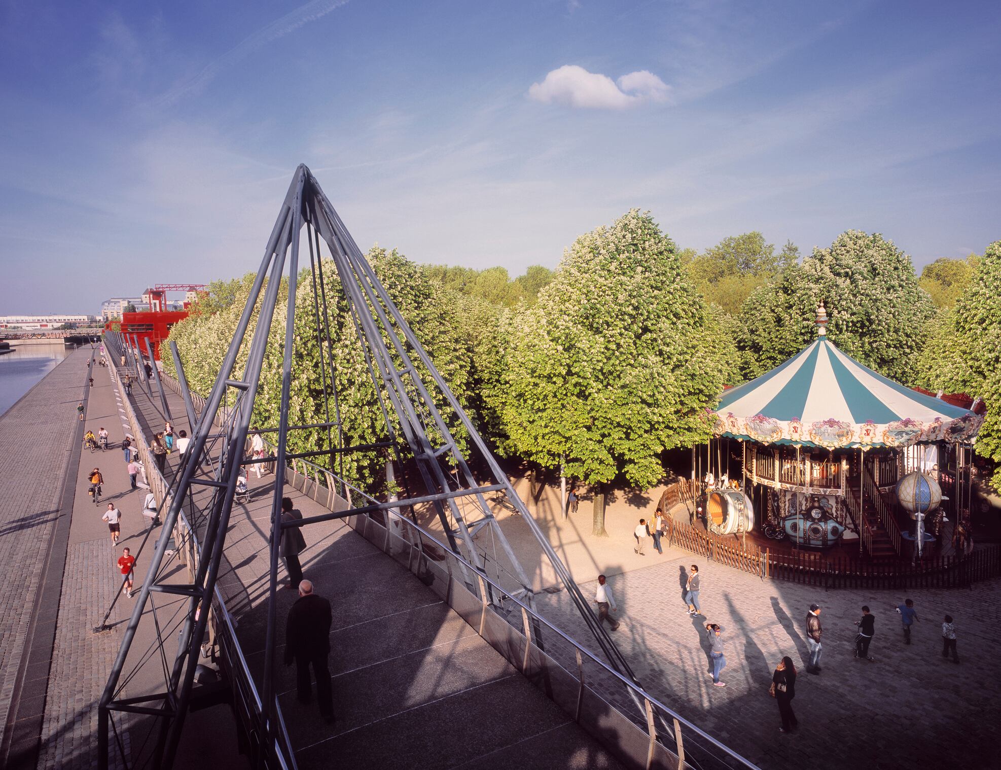 El parque de la Villette es un sitio turístico muy popular en París