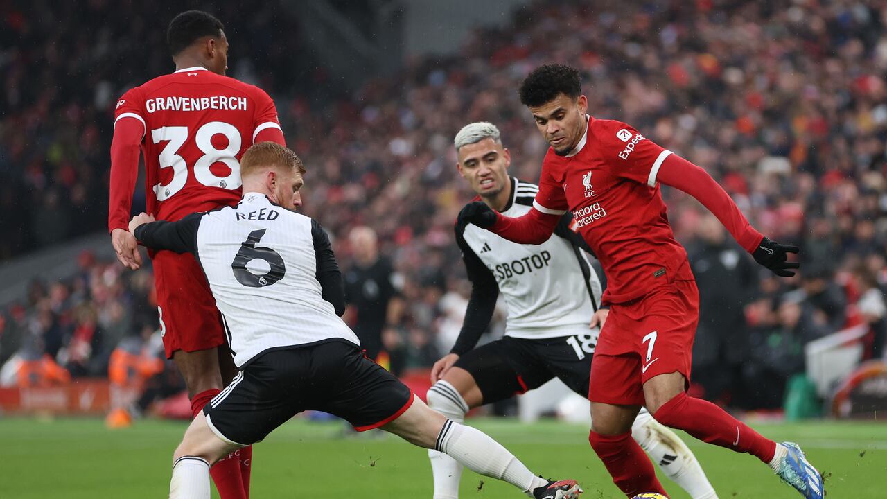 Luis Díaz jugando contra el Fulham por Premier League