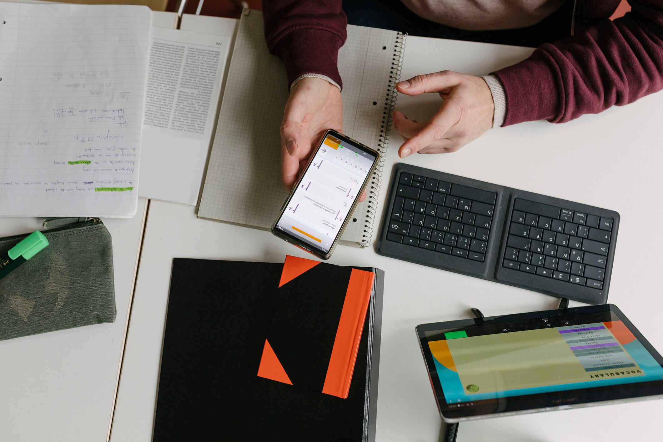 El bloc de notas del celular es uno de los primeros objetivos de los delincuentes por la falta de cifrado de datos.