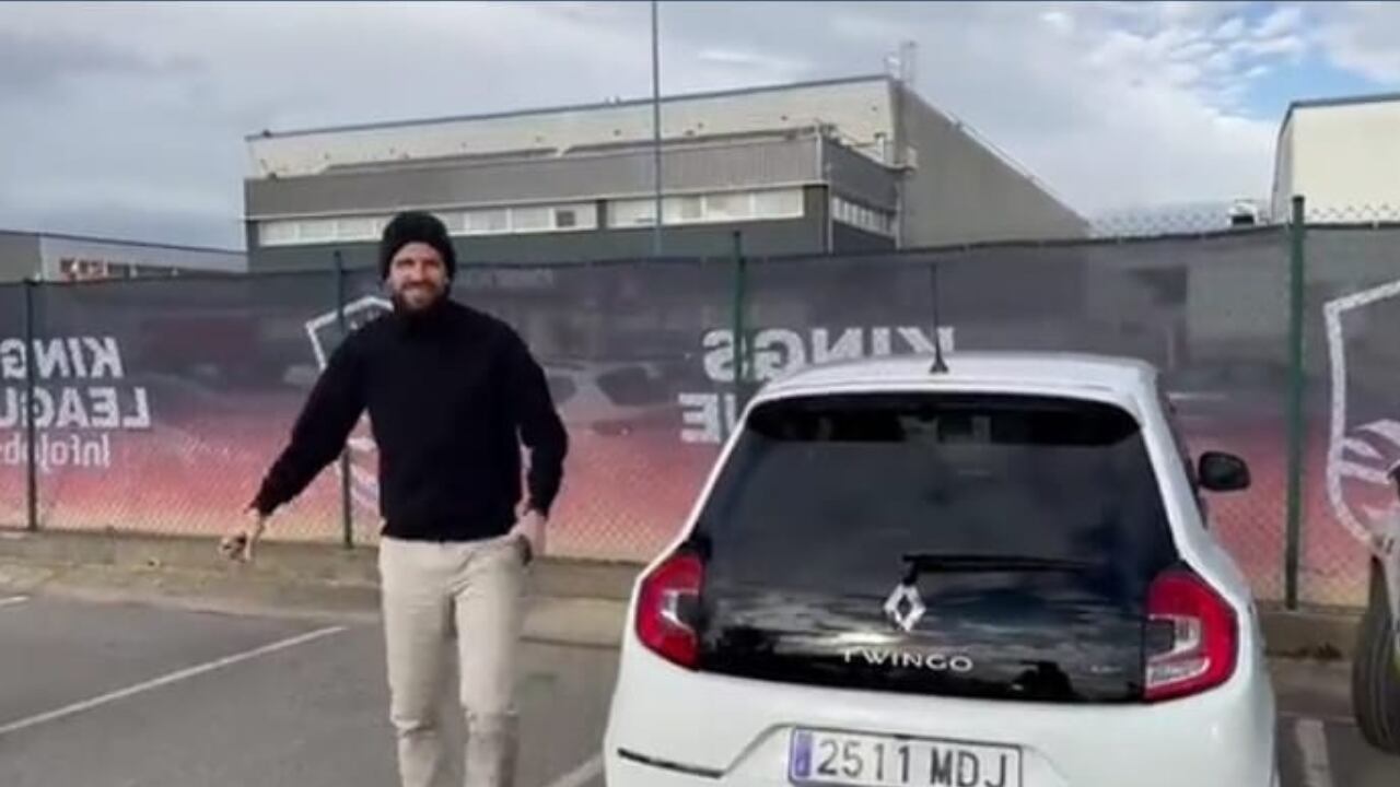 Gerard Piqué no le bastó con decir que tenía una alianza con Casio y, ahora, arribó con un Twingo.