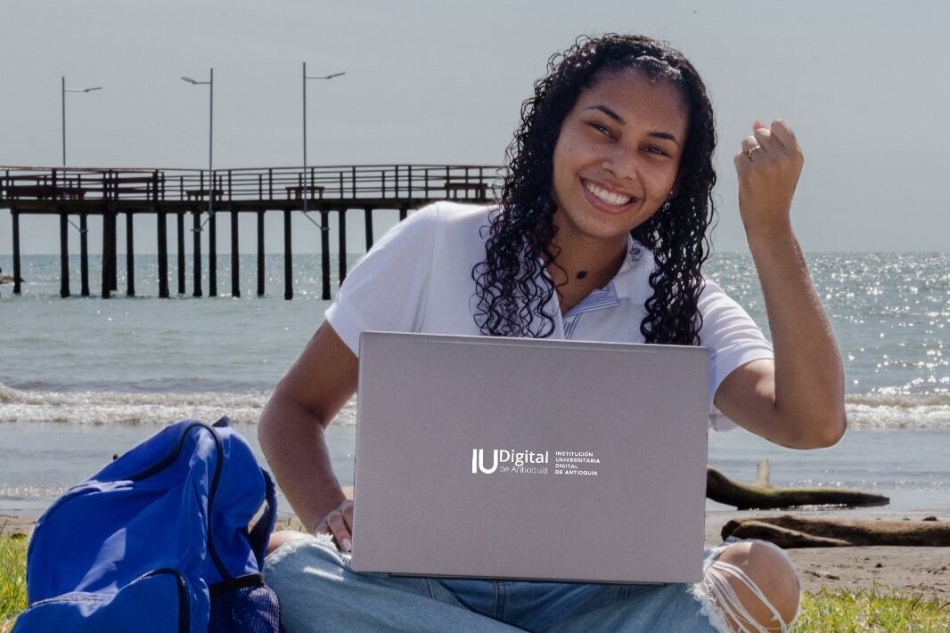 Luisa Babilonia, estudiante de
Administración de Empresas de la IU Digital de Antioquia.
