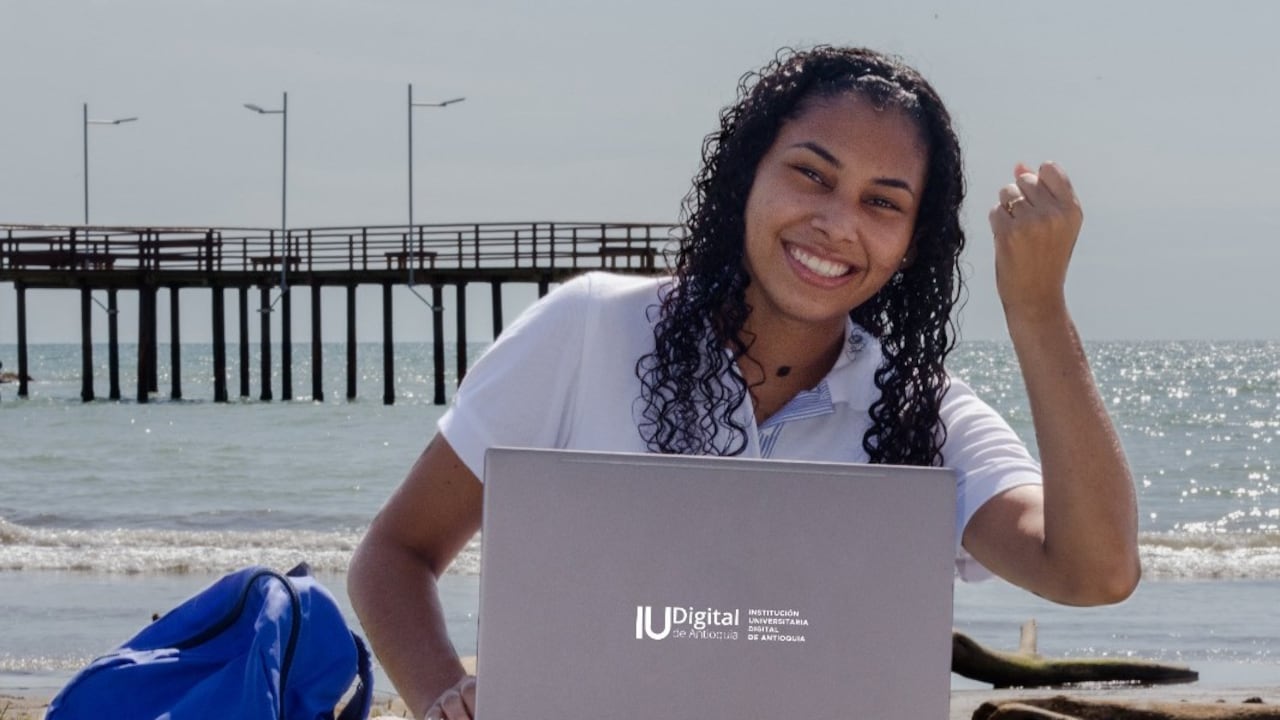 Luisa Babilonia, estudiante de Administración de Empresas de la IU Digital de Antioquia.