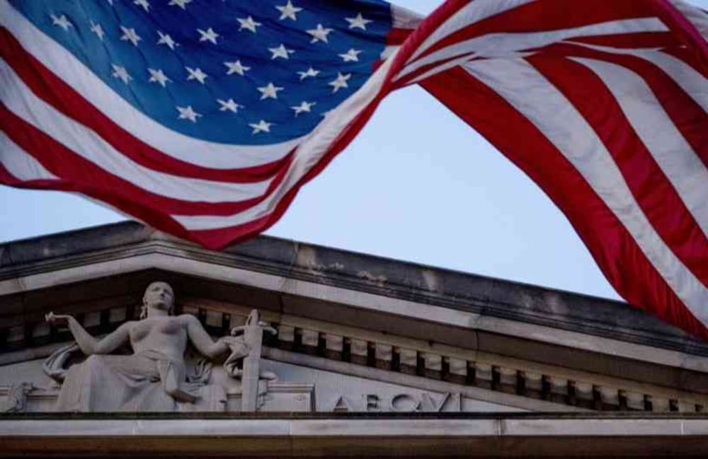 El presidente Trump durante anuncio en Detroit la suspensión de fondos a ciudades santuario.
EEUU, AP