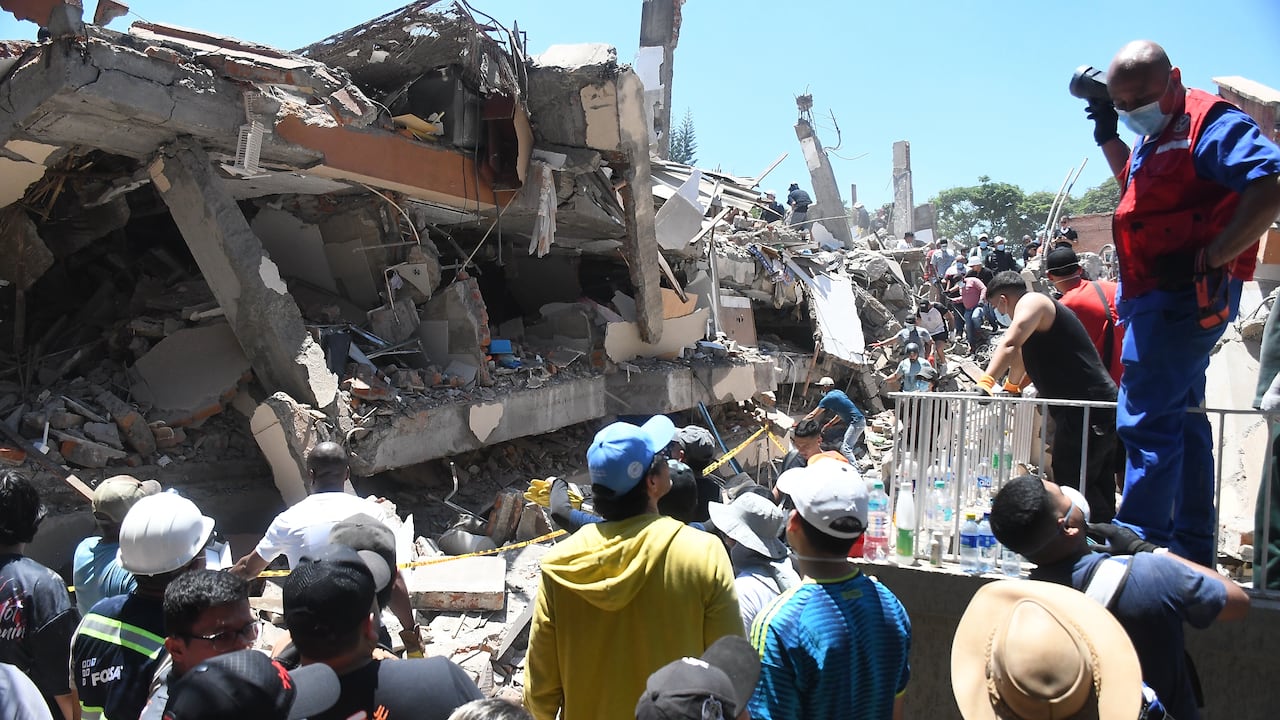 Terremoto en Cali, edificio Torres del Limonar en el sur de la ciudad, con magnitud 7.2 de escala de Richter, epicentro en San José del Palmar en Choco, Foto José L Guzmán. El País.