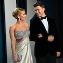 ARCHIVO – En esta fotografía de archivo del 9 de febrero de 2020 Scarlett Johansson, izquierda, y Colin Jost llegan a la fiesta de los Oscar de Vanity Fair Oscar en Beverly Hills, California. Meals on Wheels America anunció el jueves en Instagram que Johansson y Jost se casaron el fin de semana en una ceremonia íntima. (Foto Evan Agostini/Invision/AP, archivo)