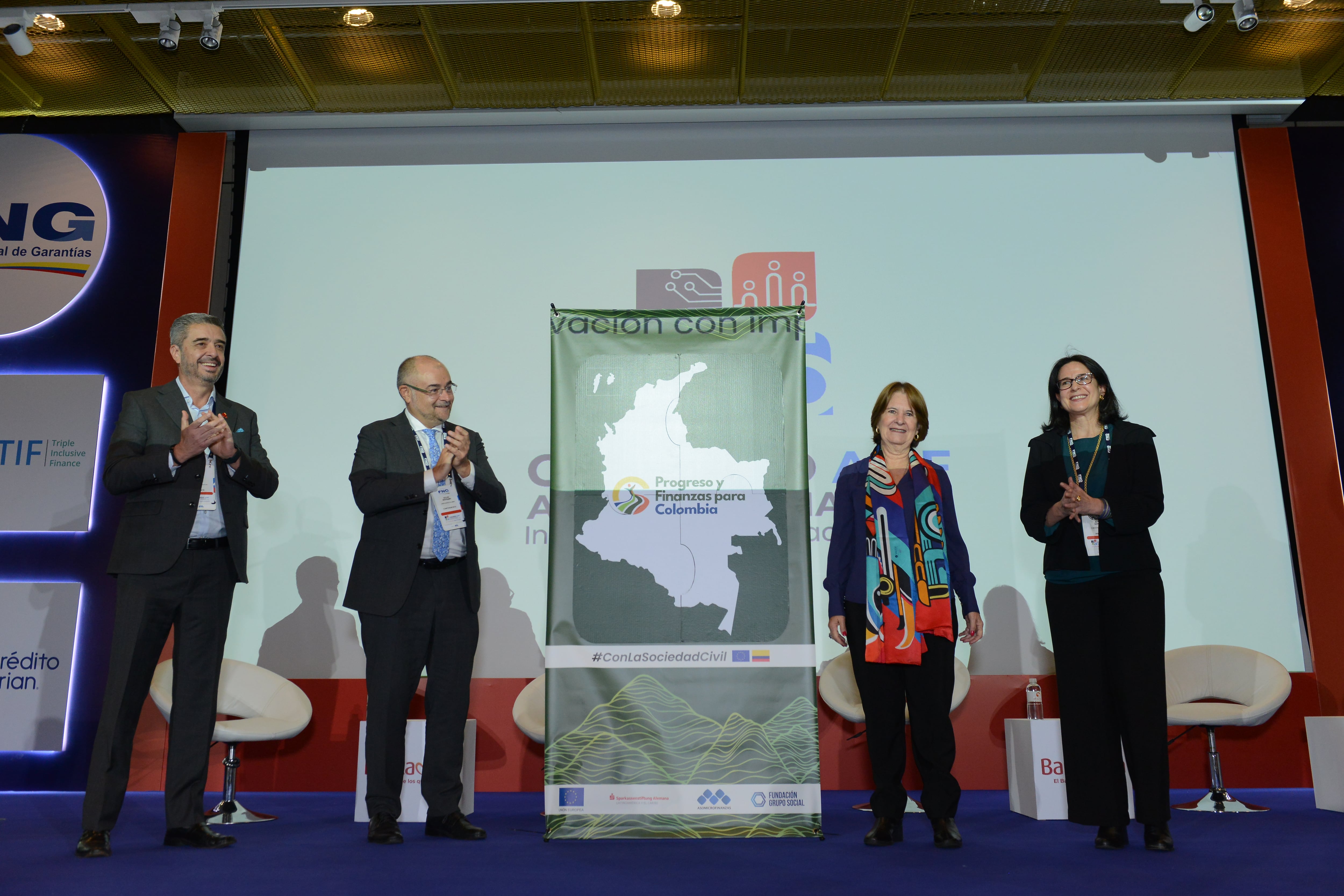 Representantes de la Unión Europea, Asomicrofinanzas y aliados estratégicos durante el lanzamiento del proyecto "Progreso y Finanzas para Colombia".