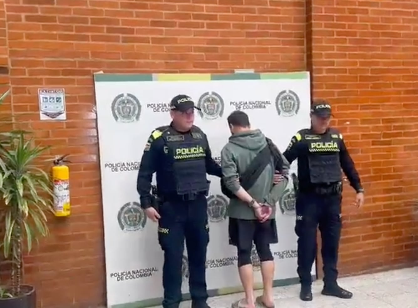 El sujeto se encuentra detenido en la estación de la terminal aérea a la espera de su judicialización.