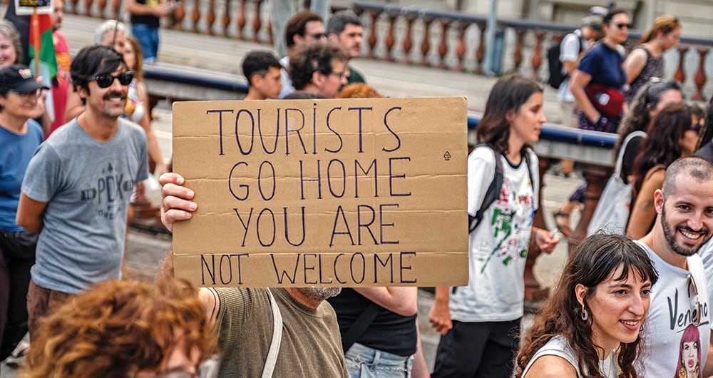 En las marchas se vieron carteles con mensajes de indignación. 