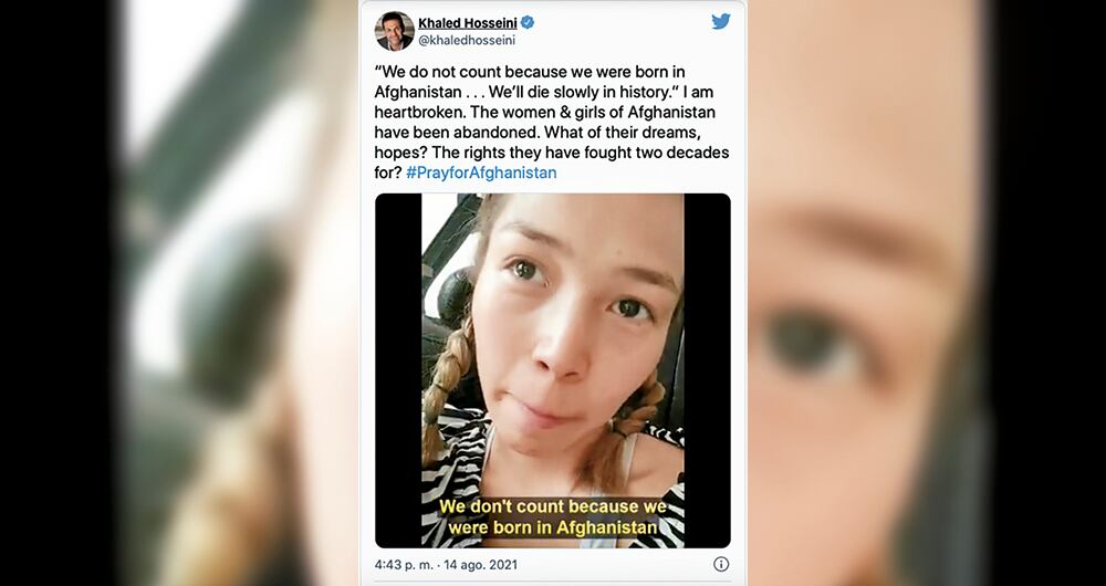 El video de una joven afgana sacudió a las redes, donde muestra su indignación por la toma del poder por los talibanes. Foto: Twitter