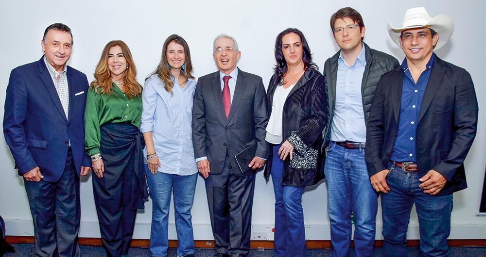    Estos son algunos de los líderes destacados de la bancada de Senado del Centro Democrático, partido que hoy vive una crisis que amenaza con una posible escisión. 