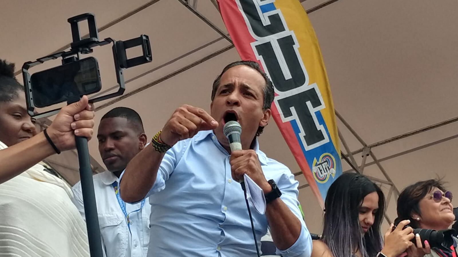 Discurso presidente del Senado Alexander López, lo acompaña la Vicepresidenta Francia Marquez