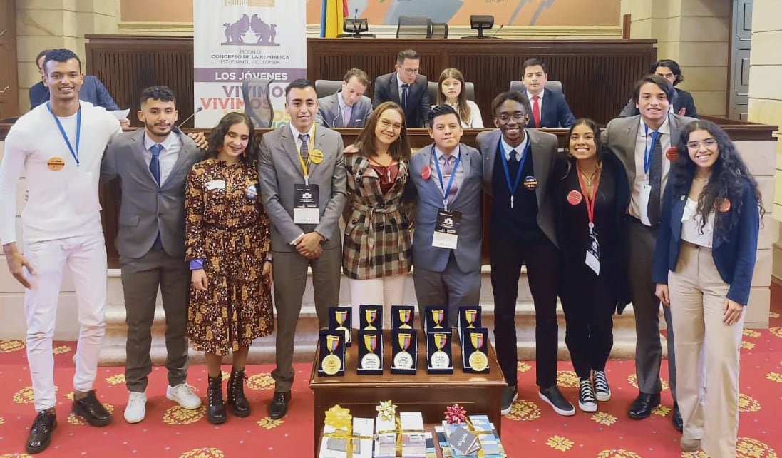 Los ganadores de la 35 edición del Modelo Congreso, simulacro que desde 2005 convierte a estudiantes en congresistas por un día.