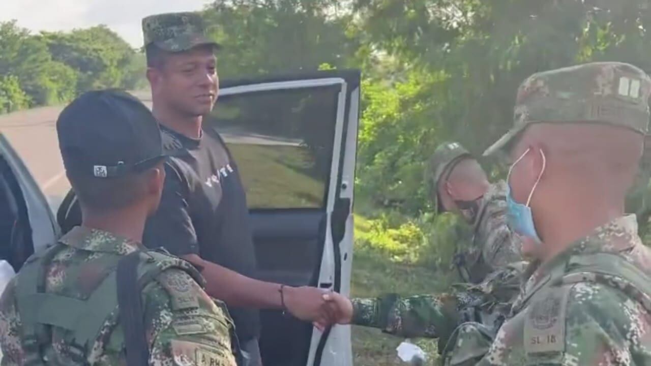 El exfutbolista agradeció al Ejército Nacional de Colombia por su labor.
