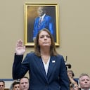 La directora del Servicio Secreto de Estados Unidos, Kimberly Cheatle, presta juramento ante el Comité de Supervisión y Responsabilidad de la Cámara de Representantes sobre el intento de asesinato del expresidente Donald Trump en un evento de campaña en Pensilvania, en el Capitolio de Washington, el lunes 22 de julio de 2024. (Foto AP/Rod Lamkey, Jr.)