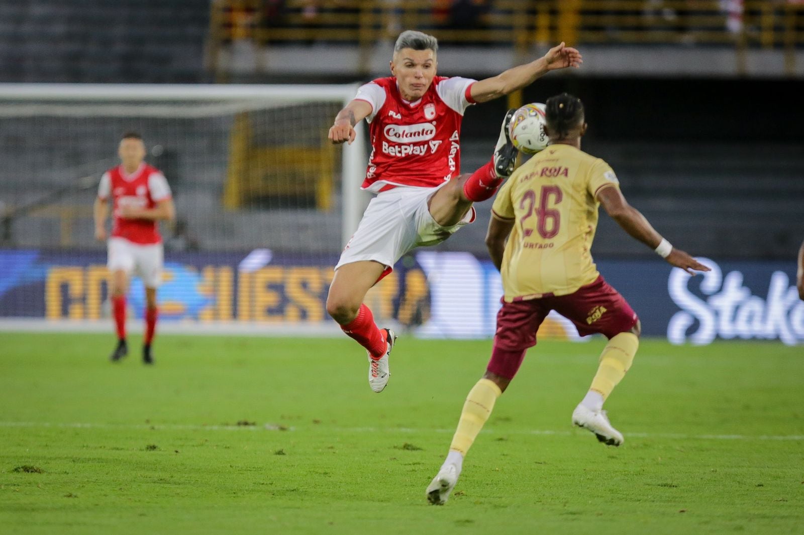 Imagen del partido entre Independiente Santa Fe y Deportes Tolima por la fecha 1 del Grupo B de los cuadrangulares semifinales de la Liga colombiana 2024.