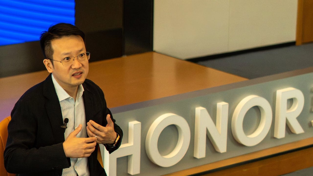 Las empresas de diversos sectores están adoptando la IA para mejorar procesos, tomar decisiones basadas en datos y ofrecer experiencias personalizadas a los clientes.