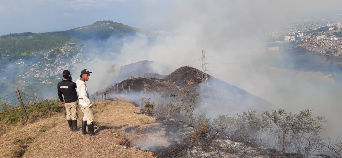 Devastador incendio en la vereda Los Limones, zona rural de Cali.