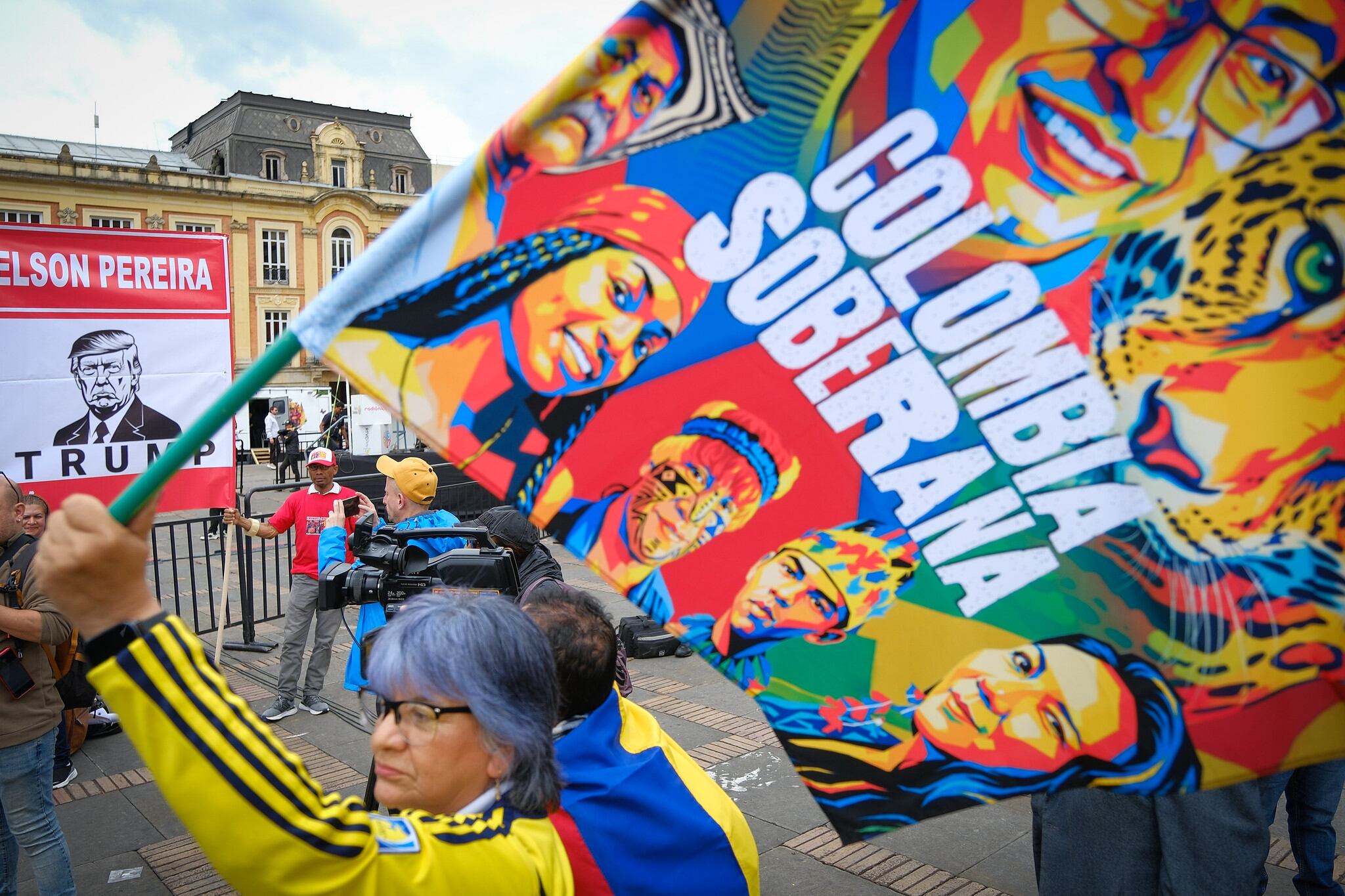 Seguidores del presidente, Gustavo Petro, reunidos el 3 de febrero de 2026 en la Plaza de Bolívar, en Bogotá, mientras él visitaba en Washington a Donald Trump, mandatario de los estadounidenses